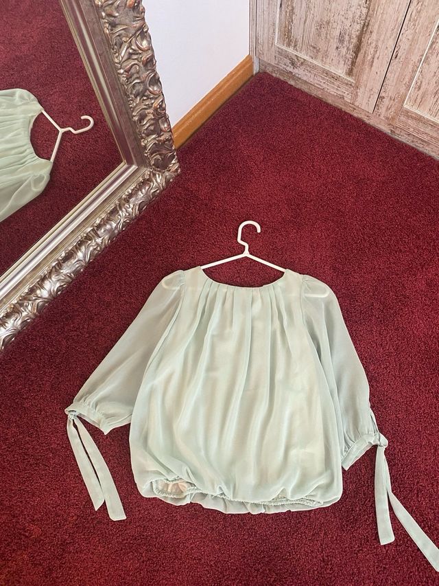 Camisa con mucha caida verde agua