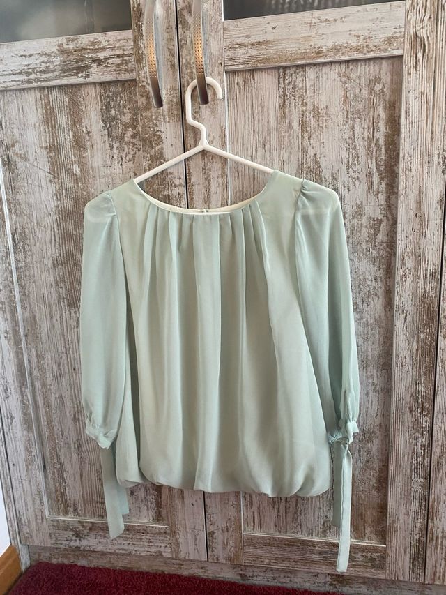 Camisa con mucha caida verde agua