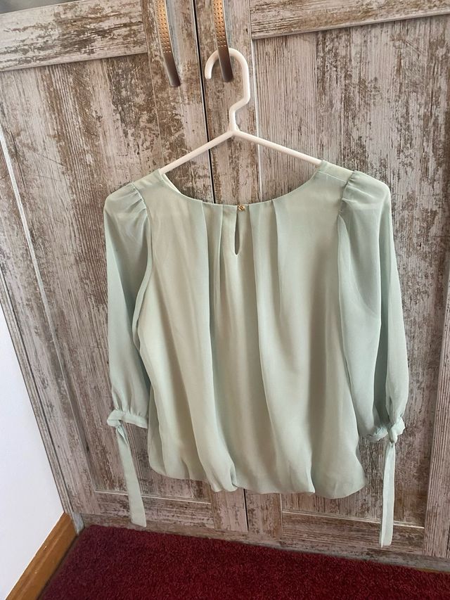 Camisa con mucha caida verde agua