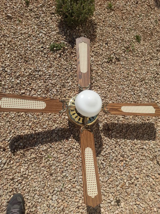 Ventilador de techo con luz incorporada