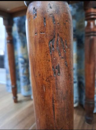 Mesa de madera antigua