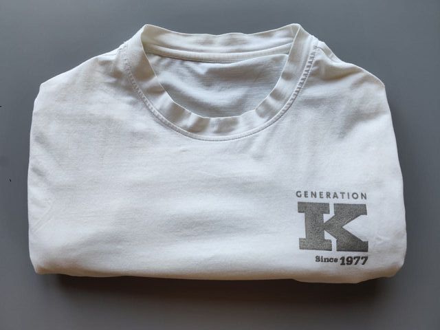 camiseta blanca unisex de talla media Generation K