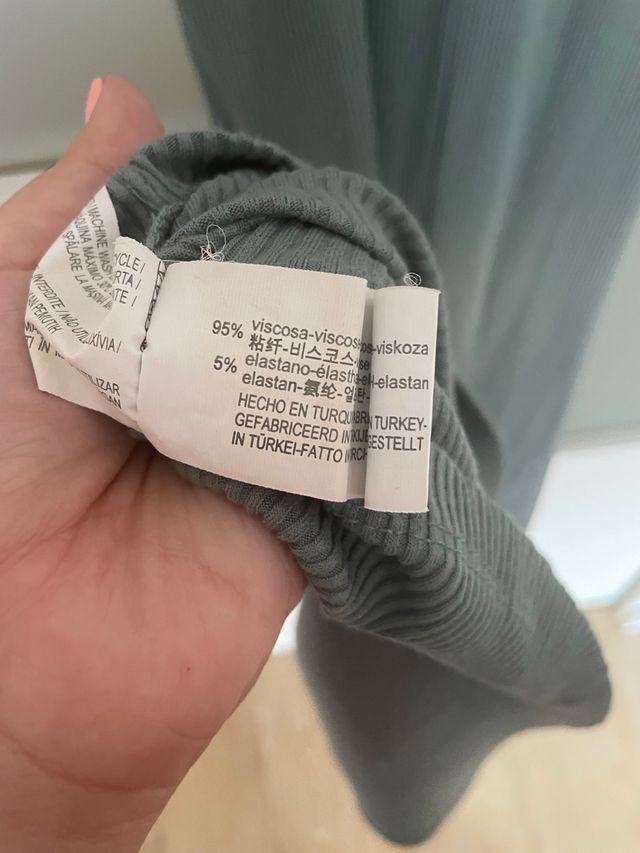 Vestido midi canalé verde pull and bear