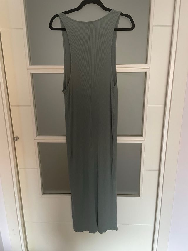 Vestido midi canalé verde pull and bear