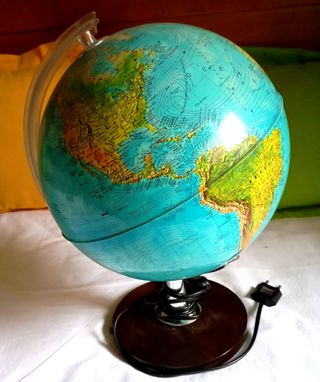 Lámpara globo terráqueo