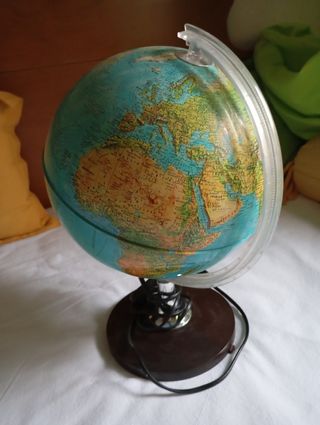 Lámpara globo terráqueo