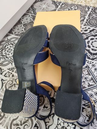 Sandalia Tacón Azul Menbur. Piel. Talla 39
