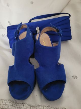 Zapatos azul electrico marca Rianda 