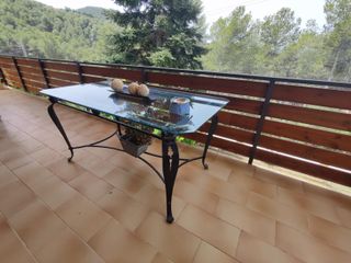 MESA DE HIERRO FORJADO Y CRISTAL.