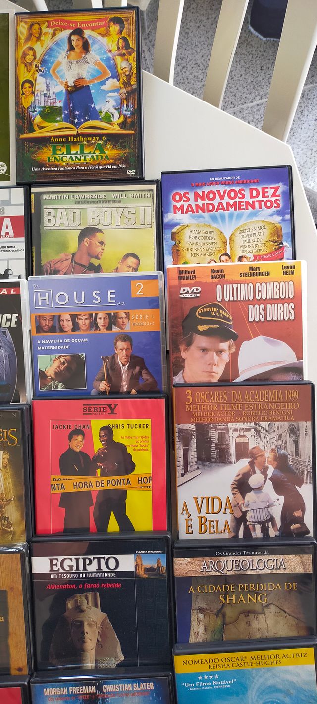 42 DVDs Diversos a funcionar em ótimas condições