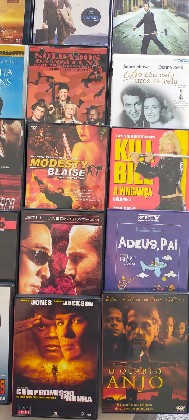 42 DVDs Diversos a funcionar em ótimas condições