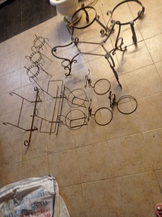 Macetero de forja y mesa sin cristal.OFERTON,