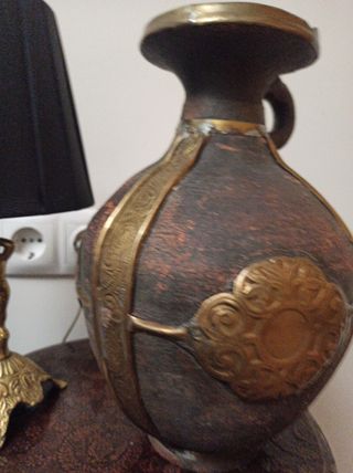 Botijo  tinaja antiguo de cermica con detalles de
