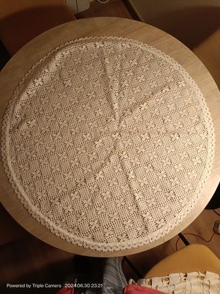 Tapete de ganchillo para mesa de 80 cm.
