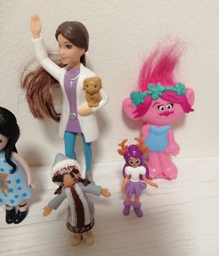 Trece Muñec@s varios