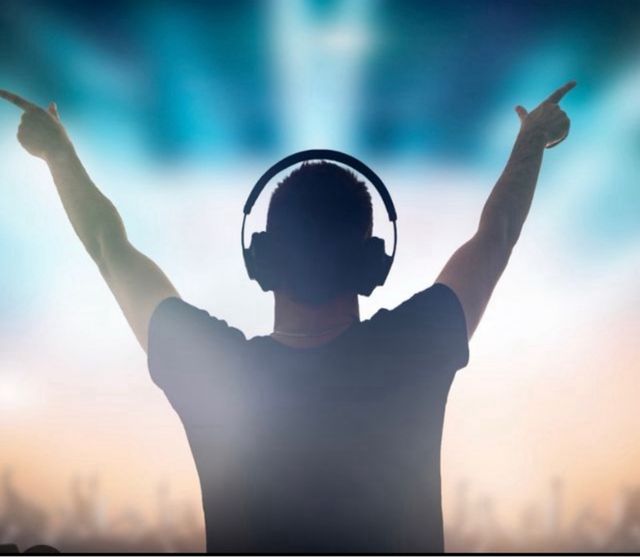 Alquiler altavoces Sonido iluminacion/DJ eventos