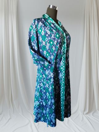 Vestido padrão geométrico.