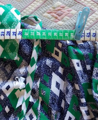 Vestido padrão geométrico.