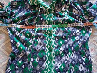 Vestido padrão geométrico.