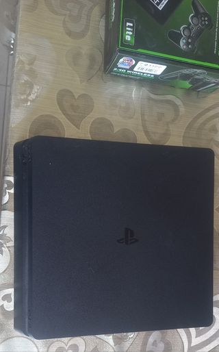 PlayStation 4 slim 1 Tb + juego