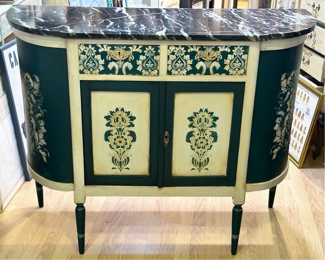 Mueble de madera restaurado