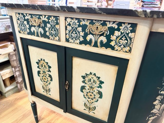 Mueble de madera restaurado