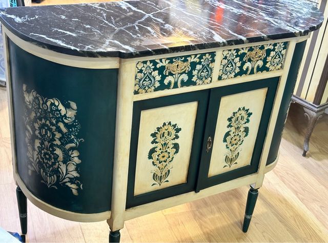 Mueble de madera restaurado