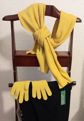 Conjunto de bufanda y guantes 