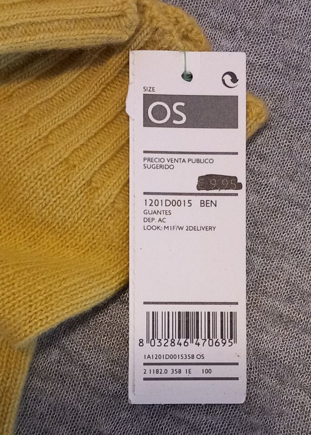 Conjunto de bufanda y guantes