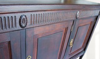 Mesa de despacho y aparador antiguos