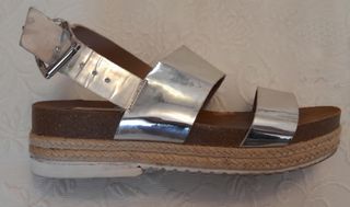 Sandalia plateada