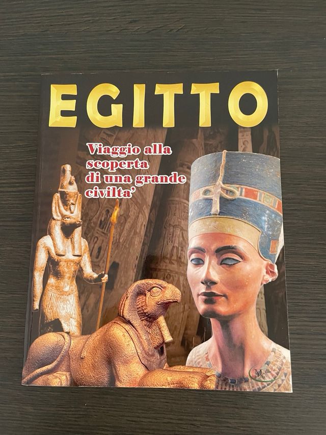 libro sull’Egitto con illustrazioni e curiosità