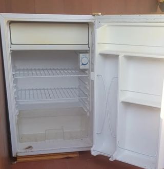 Nevera mediana con congelador