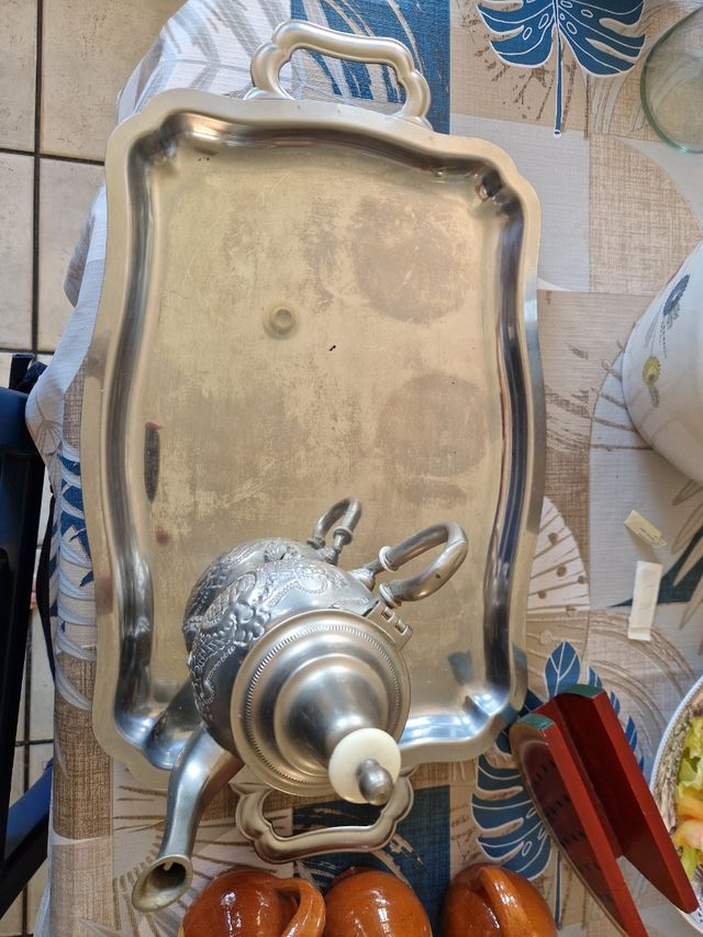 Tetera y bandeja