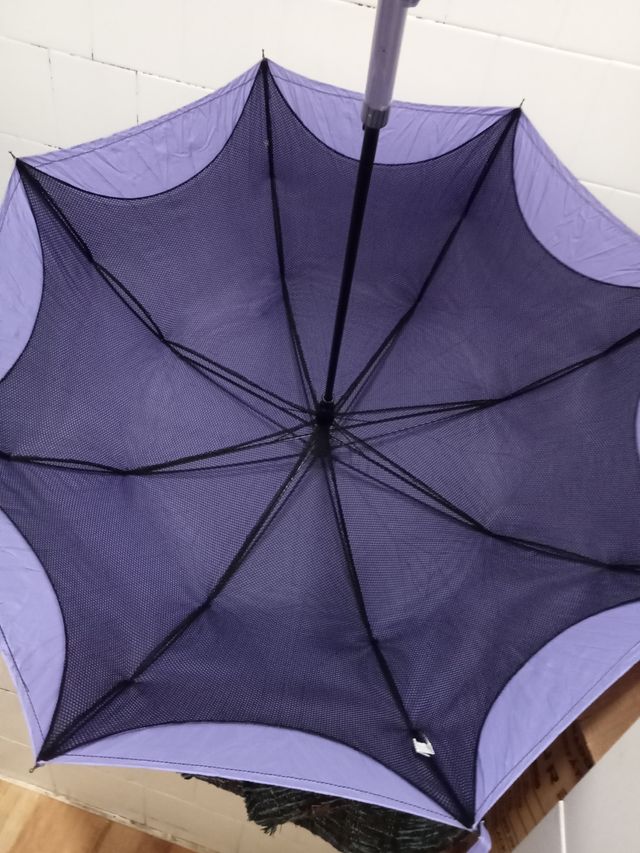 Bonito paraguas automático nuevo