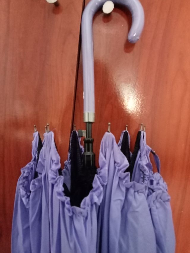 Bonito paraguas automático nuevo