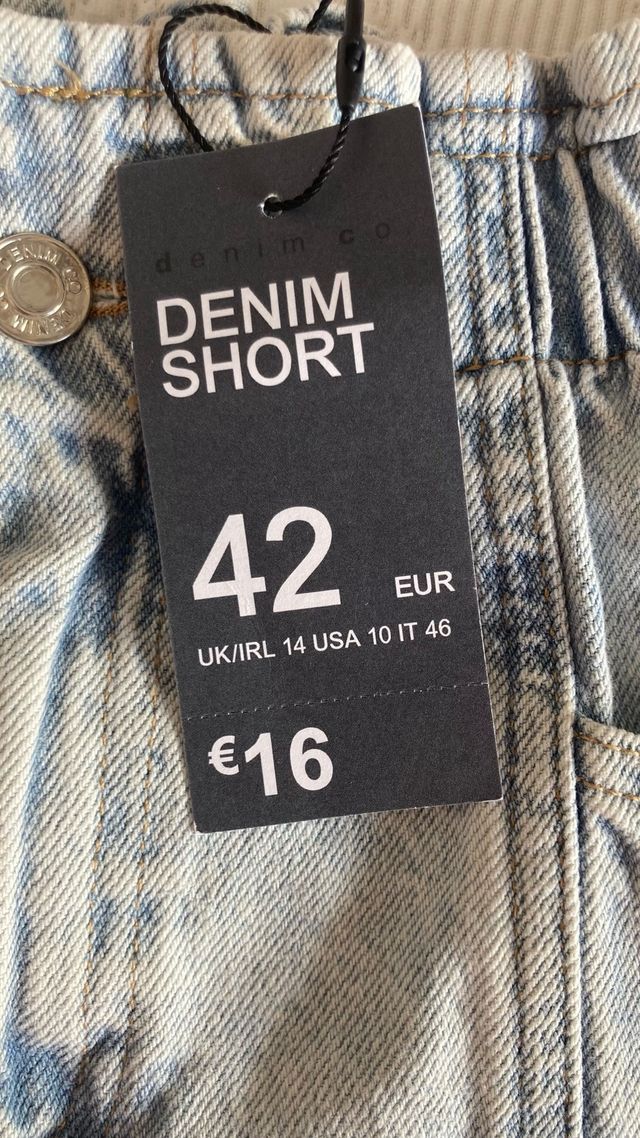 Pantalon vaquero corto 