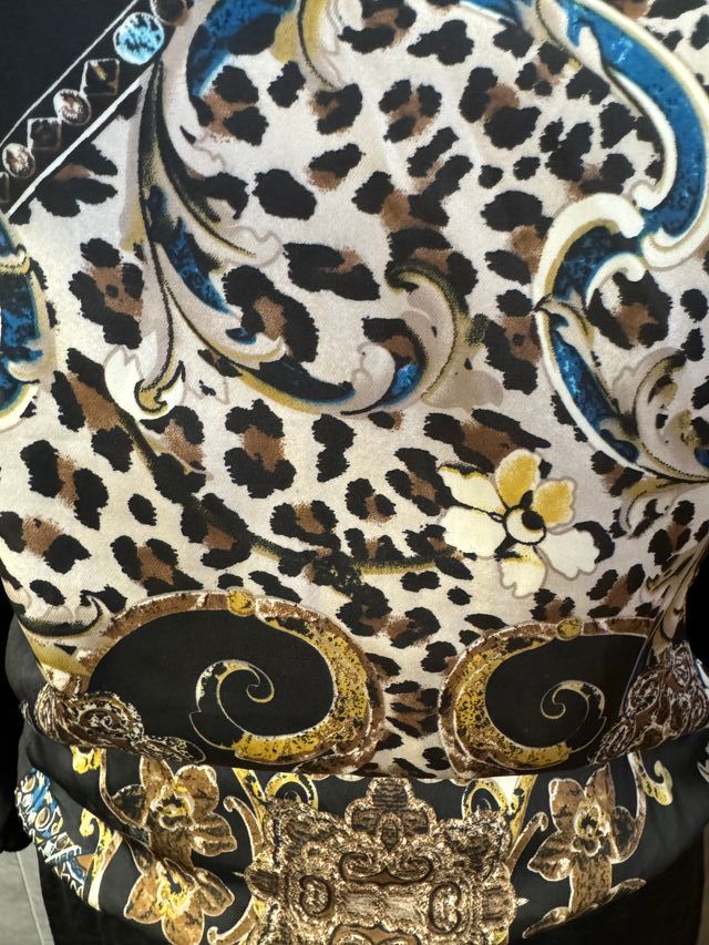 Vestido negro con frontal animal print