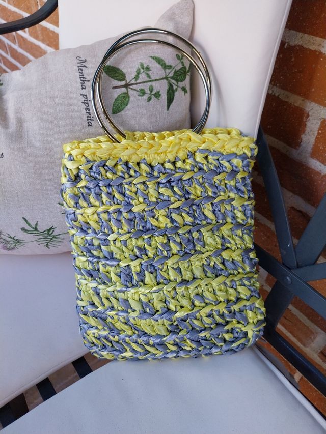 Bolso de mano en crochet