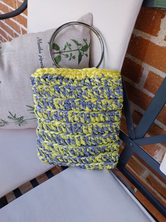 Bolso de mano en crochet