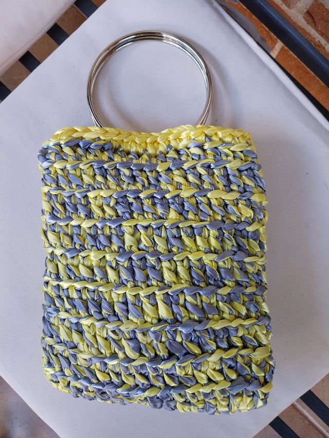 Bolso de mano en crochet
