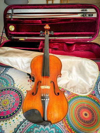 Viola JAY HAIDE y estuche ARTOMUS