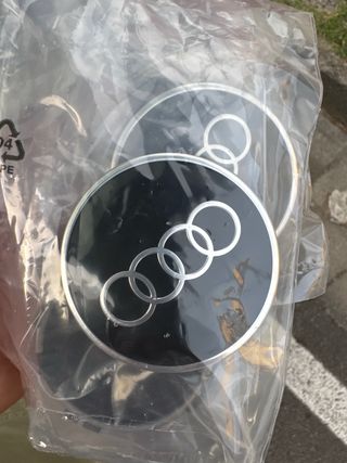 Borchie Audi e copribulloni originali .