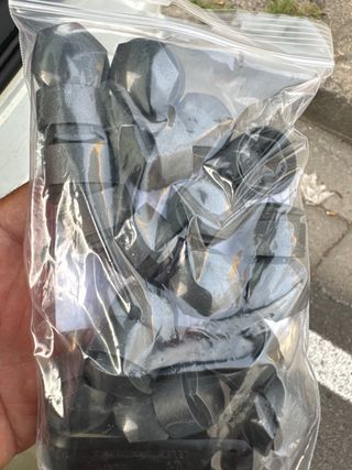 Borchie Audi e copribulloni originali .