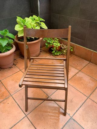 2 Sillas pegables de madera 