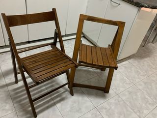 2 Sillas pegables de madera 