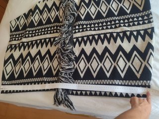 Poncho-chaqueta blanca y negra 🤍 🖤