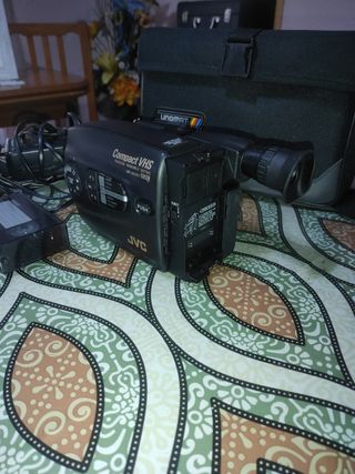Cámara de video marca JVC de cinta VHS