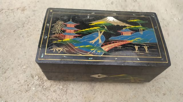 Antigua  caja musica