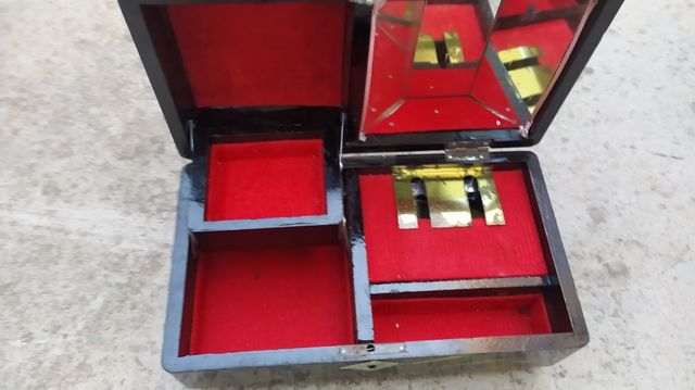 Antigua  caja musica